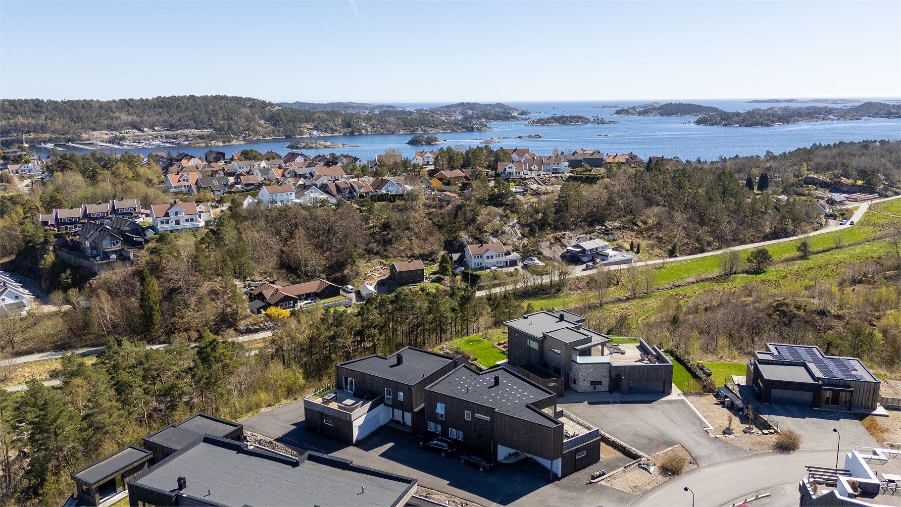 Huset er på hele 281 kvm inkludert garasje og bod!