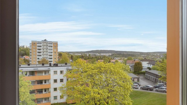 Beliggenheten er rolig og tilbaketrukket, med Lillomarka som nærmeste nabo og kort vei til servicetilbud.
Foto: Henrik Eriksen v/Fotostallen