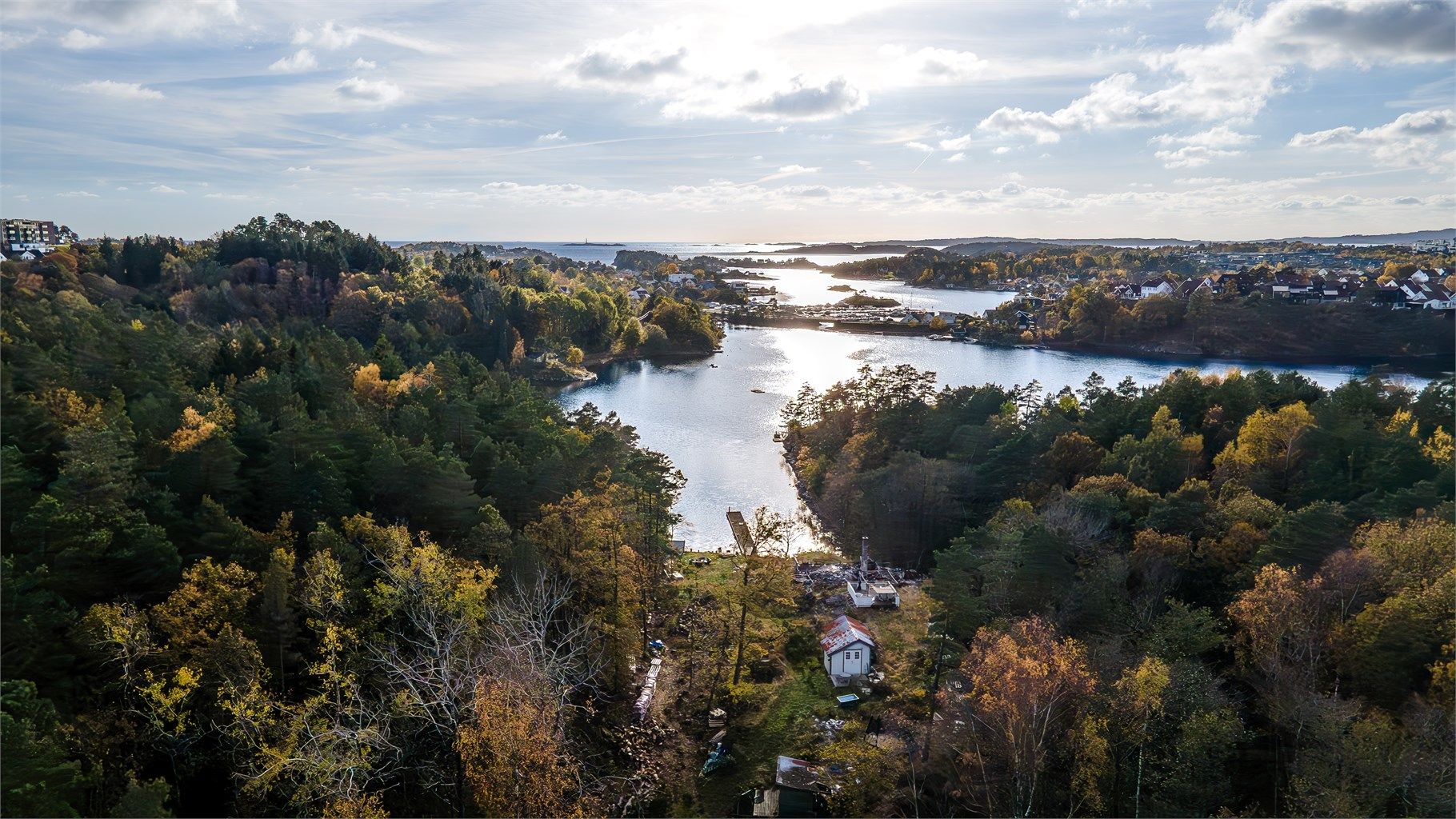 Attraktiv beliggenhet i Fidjekilen et steinkast fra vannkanten og den idylliske Sørlandskysten 