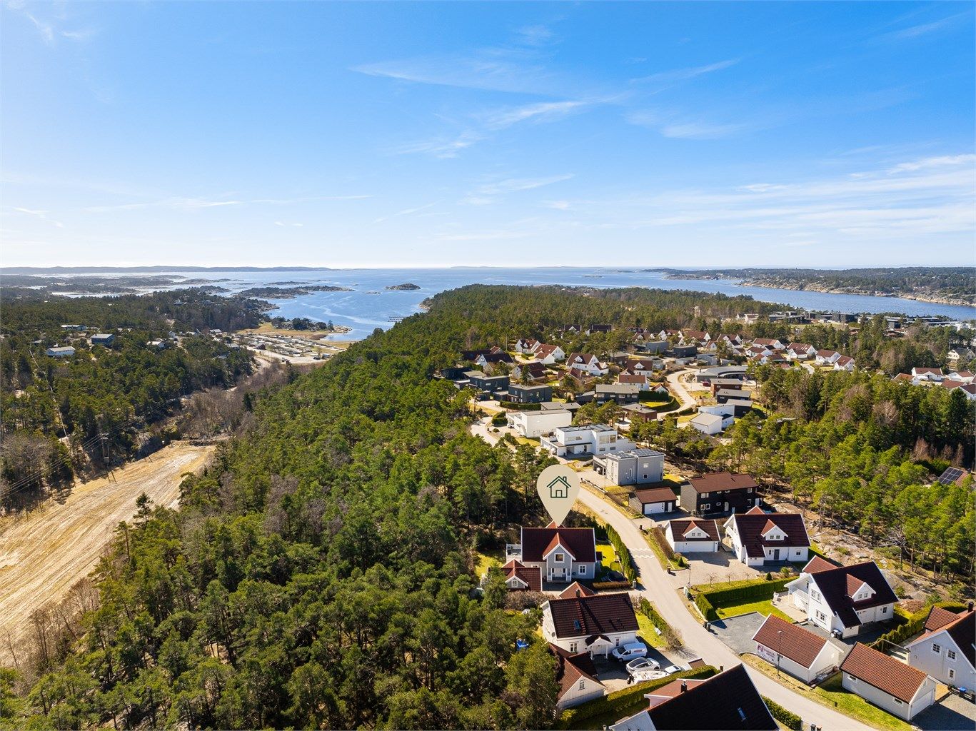 Langøyåsen på Kråkerøy - i umiddelbar nærhet av vakre svaberg og omfangsrike turområder. Et herlig sted å bo for barnefamilien.