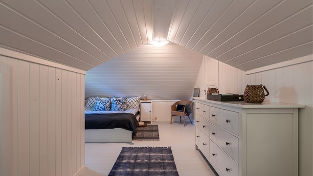 Soverommenes himlingshøyde er på det meste målt til ca. 218 cm.