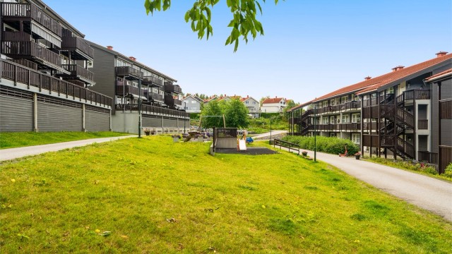 Store, grønne fellesarealer skaper et barnevennlig og trivelig bomiljø.
