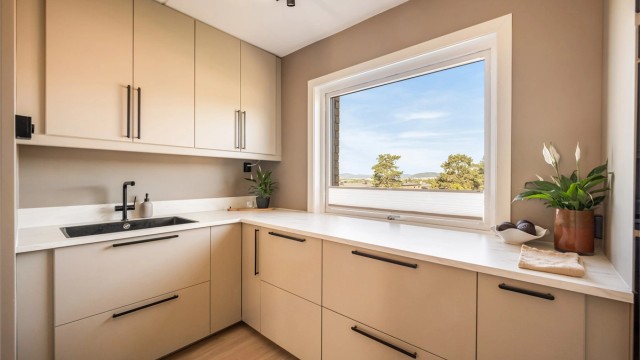 Stilig og svært funksjonelt Ikea-kjøkken fra 2024.