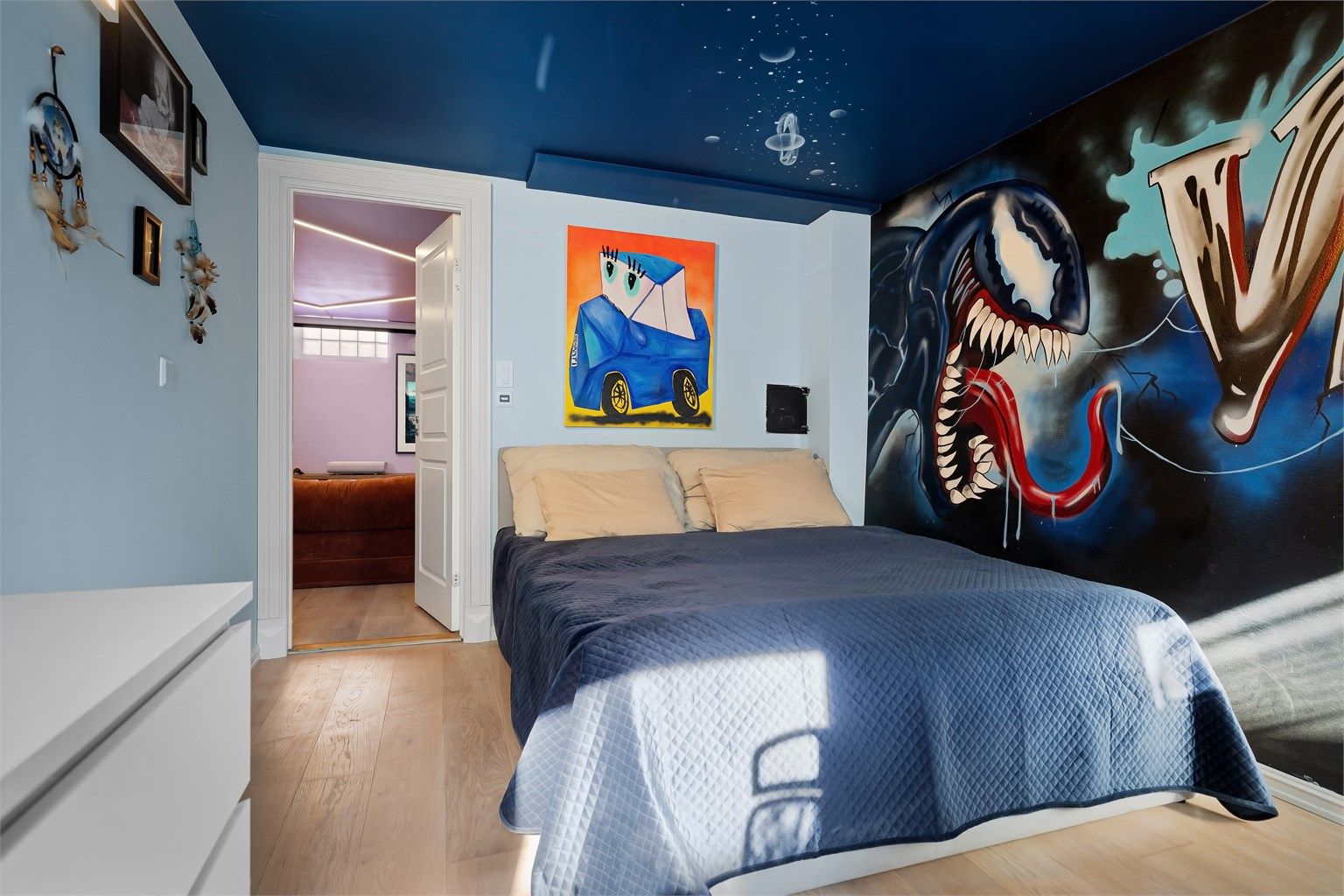 Soverom 3 - Soverom med et kreativt og lekent preg, kombinert med en personlig utforming og et tydelig visuelt uttrykk som virkelig skiller seg ut.