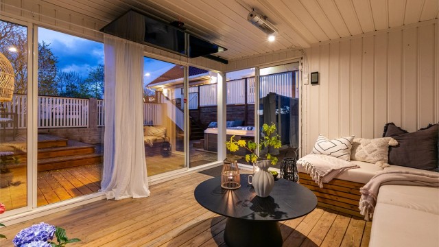 Varmelamper høyner trivselsgraden når du ønsker å oppleve de lyse, fine sommerkveldene i utestuen.