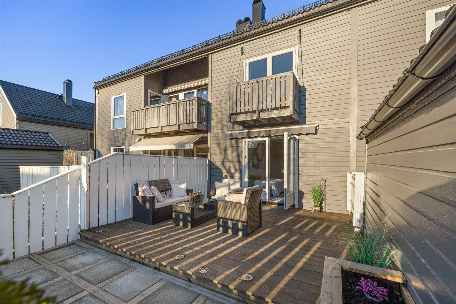 Terrassen på 19 m² er en usjenert og privat uteplass.