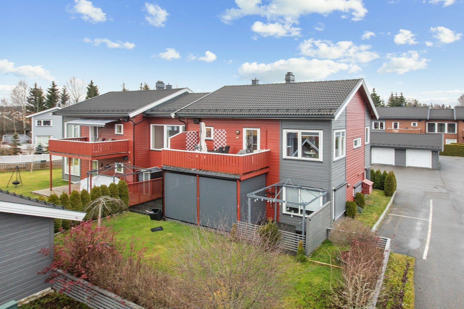 Velkommen til Lysåskroken 6 - En innbydende og praktisk 4-roms eierleilighet i 2. etasje av firemannsbolig