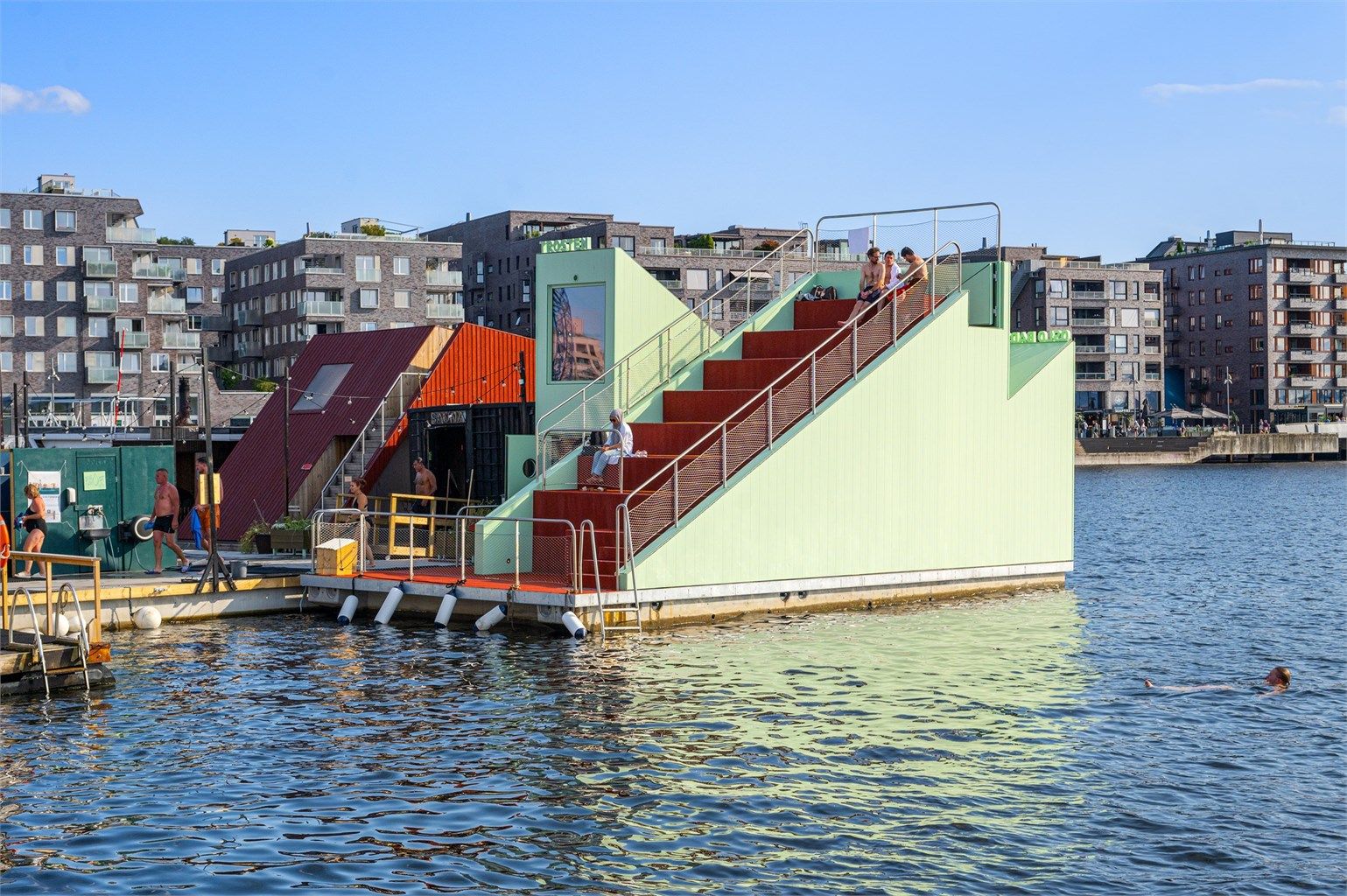 Sauna har blitt svært populært i Oslo, sommer som vinter. Fronten på sameiet kan ses i bakgrunnen.