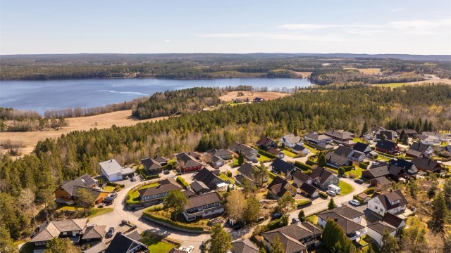 Fine turområder er lett tilgjengelig fra Nordlitoppen, Bodalstranda ved Isesjøen er innenfor gangavstand.