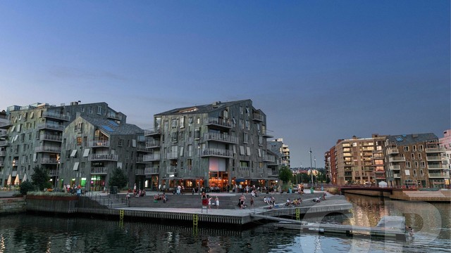 Her bor du midt i Bjørvikas pulserende byliv, med umiddelbar nærhet til restauranter, kulturtilbud og havnepromenaden.