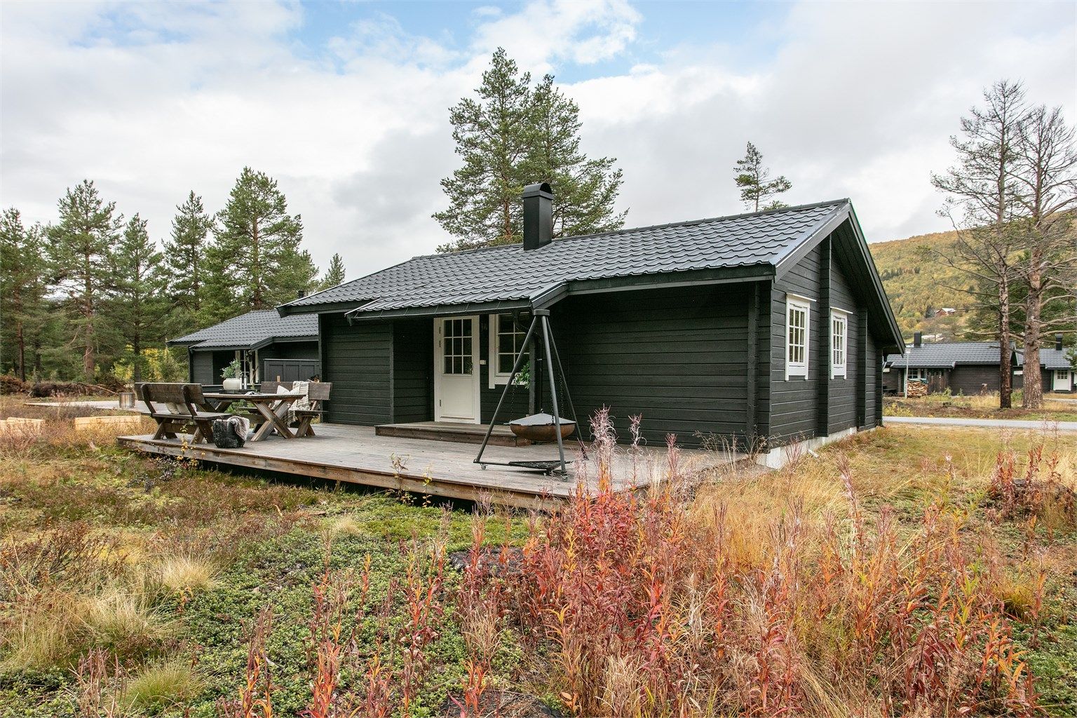 Markterrasse med lett adkomst til terreng og naturtomt