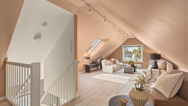 Loftsetasjen tilfører boligen et ekstra oppholdsrom. Det gjøres oppmerksom på at rommet ikke er godkjent til varig opphold, se punkt "Ferdigattest" i salgsoppgaven