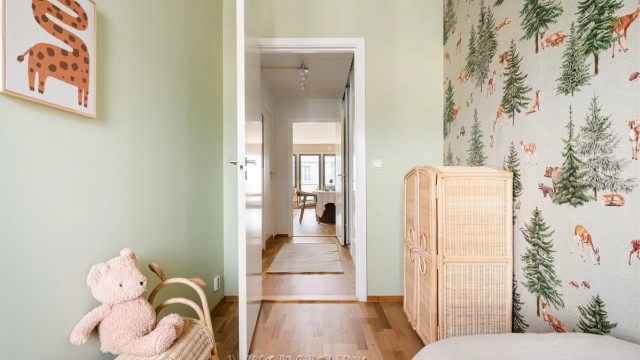Den fleksible utformingen gjør at rommet også fungerer utmerket som walk-in closet.