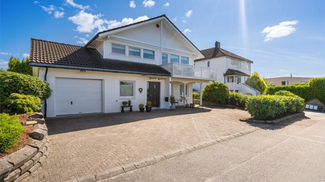 Lene Hviding v/Krogsveen har gleden av å presentere Vestre Stokkavei 9.