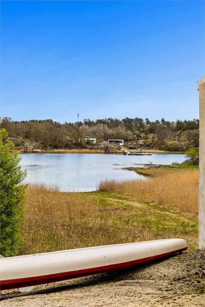Her kan du koble av og nyte late sommerdager borte fra byens kjas og mas. På Storholmen finner du gode og trygge bade-, og fiskemuligheter er rett utenfor stuedøren.