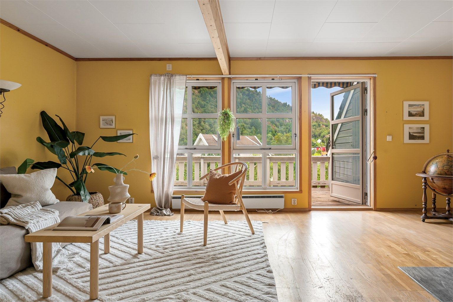 - Utgang til balkong på ca. 11 kvm -