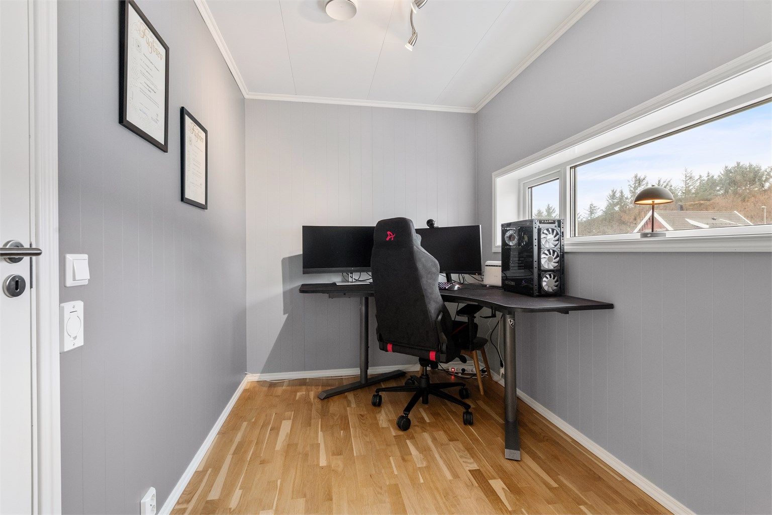 Bak kjøkkenet ligger et fleksibelt rom 