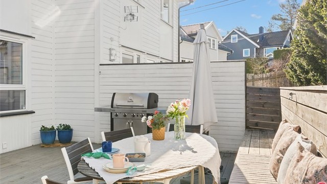 Plassbygget sittebenk