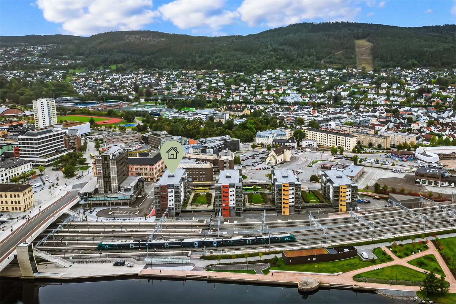 Området rundt elven byr på flotte turmuligheter med sykkel og gangsti.