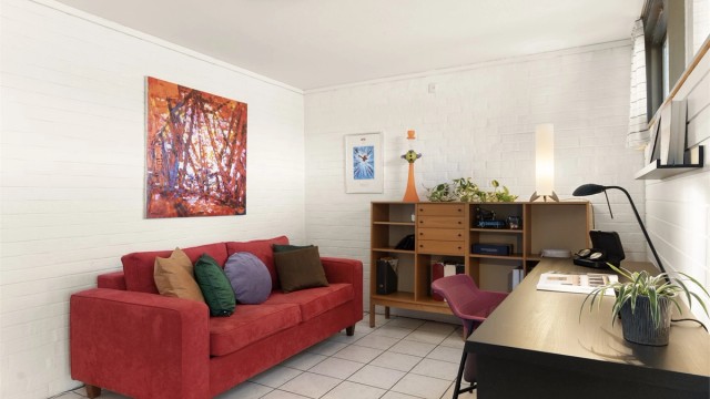 - Rom i 1. etasje er i originale byggetegninger hall m. trapp -