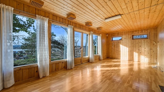 Kjellerstuen fremhever virkelig eiendommens beliggenhet med vakker utsikt og en naturlig atmosfære