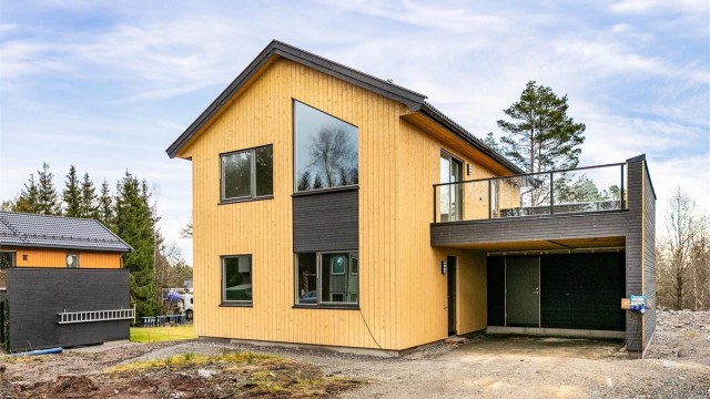 Velkommen til Bentsebingen og Berg Boliglandsby - kun fem minutter unna sentrum av Vestby. Alle bilder er av tilsvarende bolig i #19. Fotograf; Børge Oppegård.