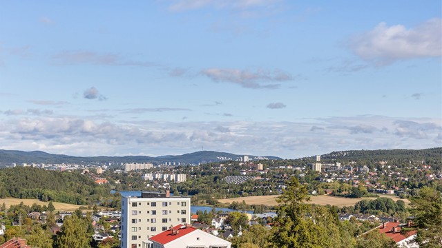 Nærområdet byr på rike turmuligheter med kort vei til Østensjøvannet og Østmarka.