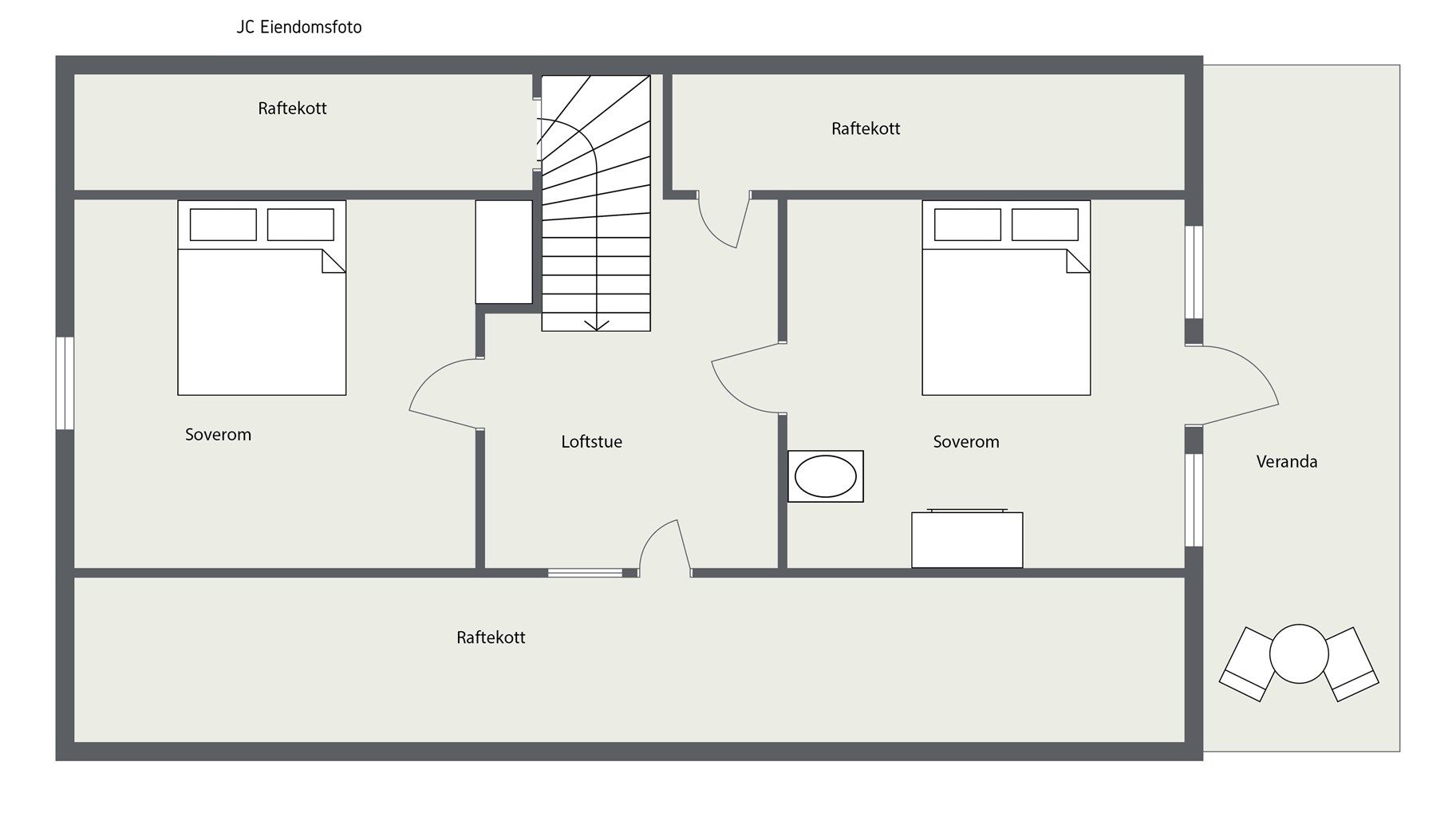 Loftsetasjen er innredet med to rom, loftstue og har utgang til en veranda.