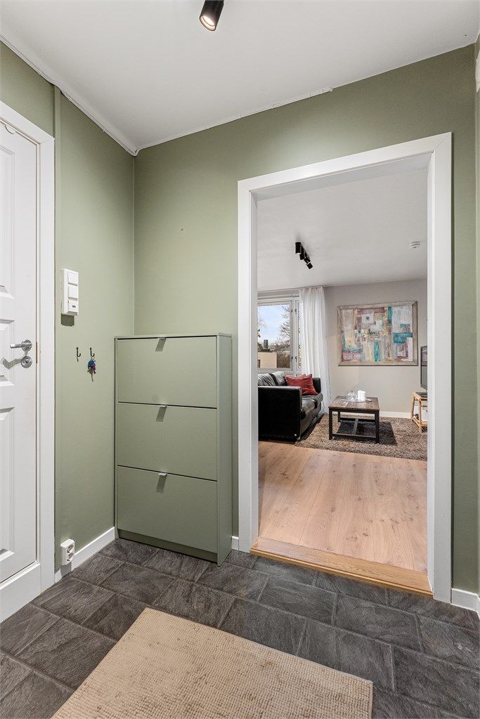 Flott entré med plass for yttertøy og sko