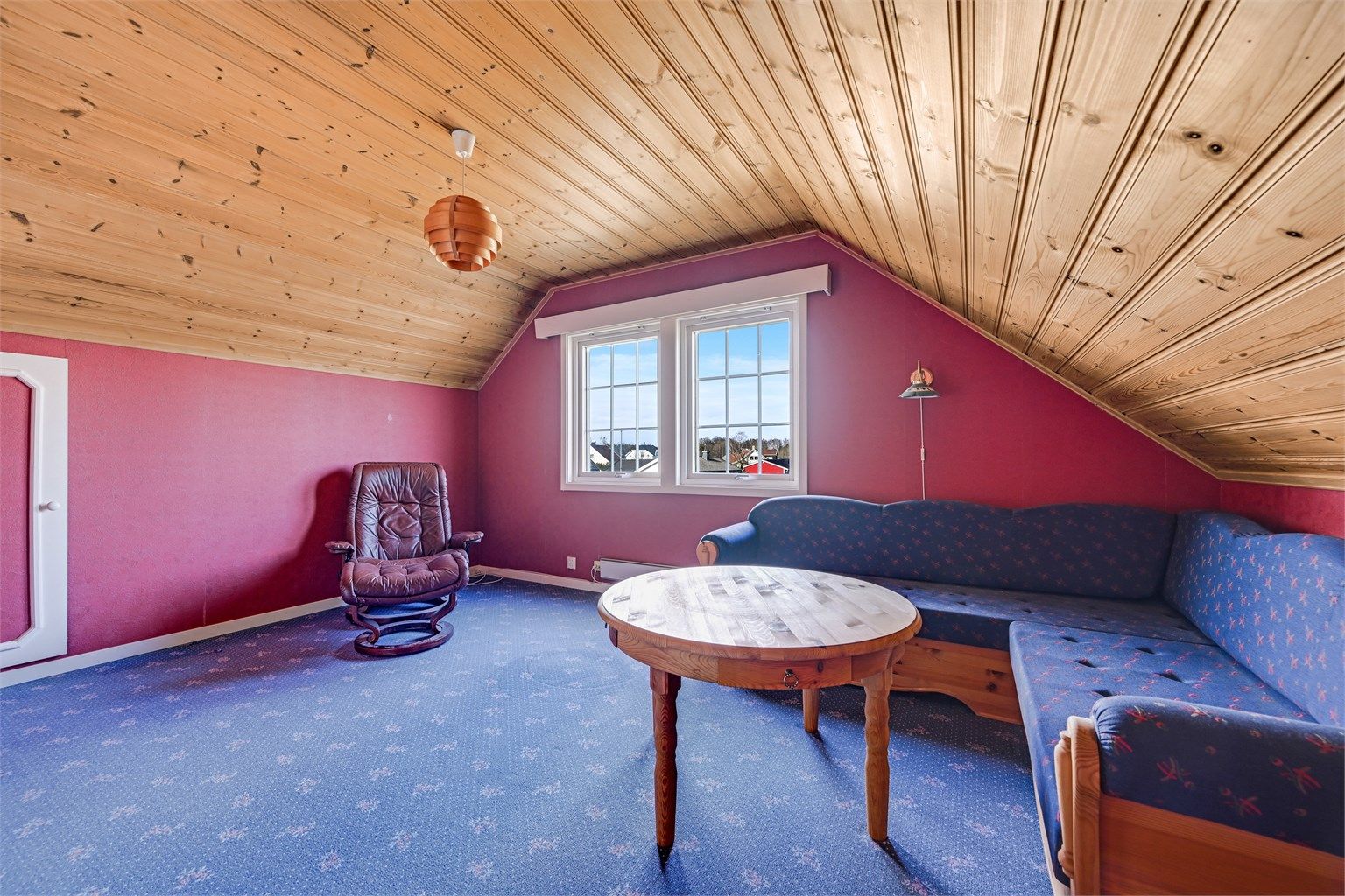 I gangen i andre etasje er det plass til en liten loftstue.