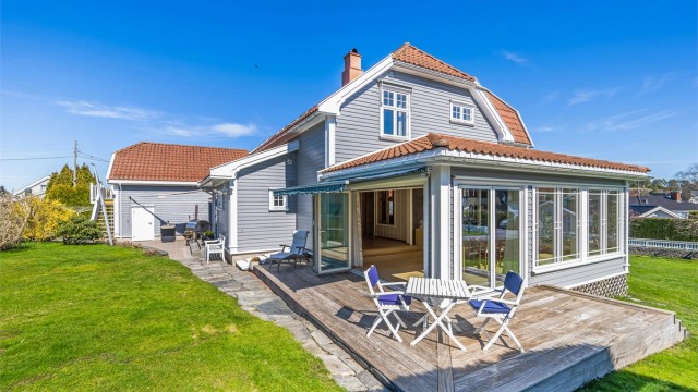 Taket ble lagt om med ny betongtakstein i 2016.