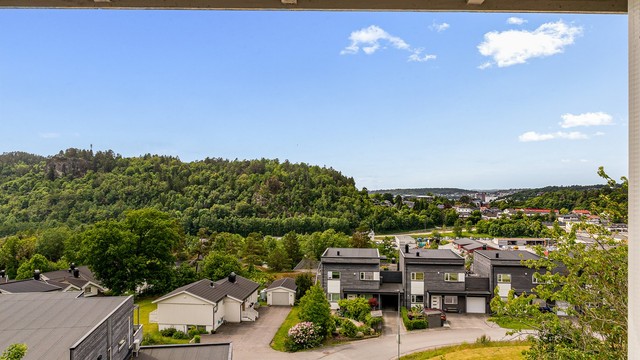 Her får du også flott utsyn mot sydvest og du kan også skimte deler av sentrum.