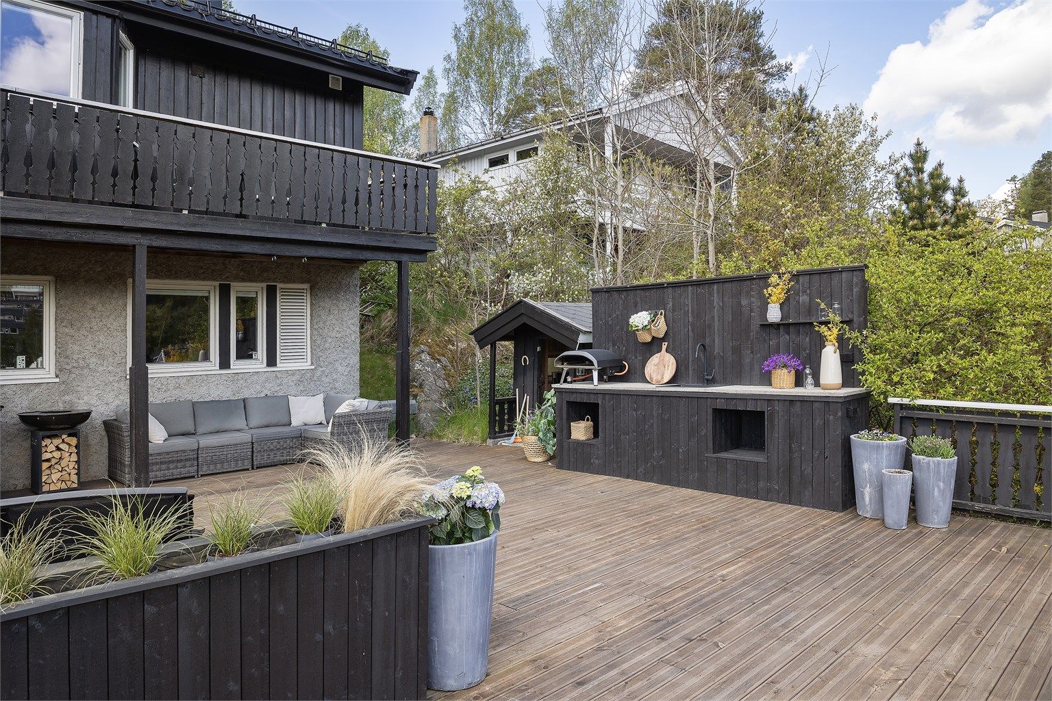 Terrassen er en naturlig forlengelse av boligen.