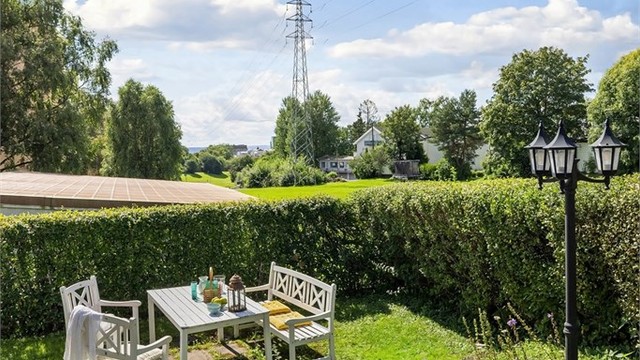 I barnevennlige omgivelser og med byens rauseste naboer vil du finne deg godt til rette