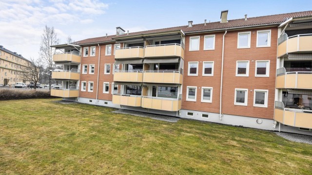 Velkommen til Alexander Kiellands gate 19b. Dette er en 3-roms med vv og fyring inkl.
- Presentert av Andreas Bergh Johannessen