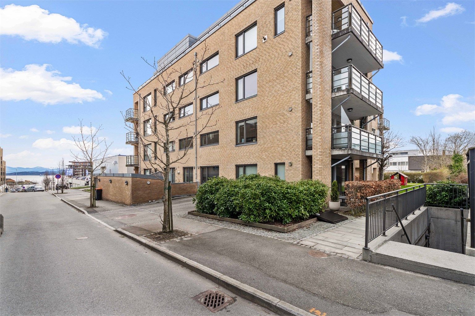 Sameiet Kastanjehagen er veldrevet, med heisadkomst og lave felleskostnader.