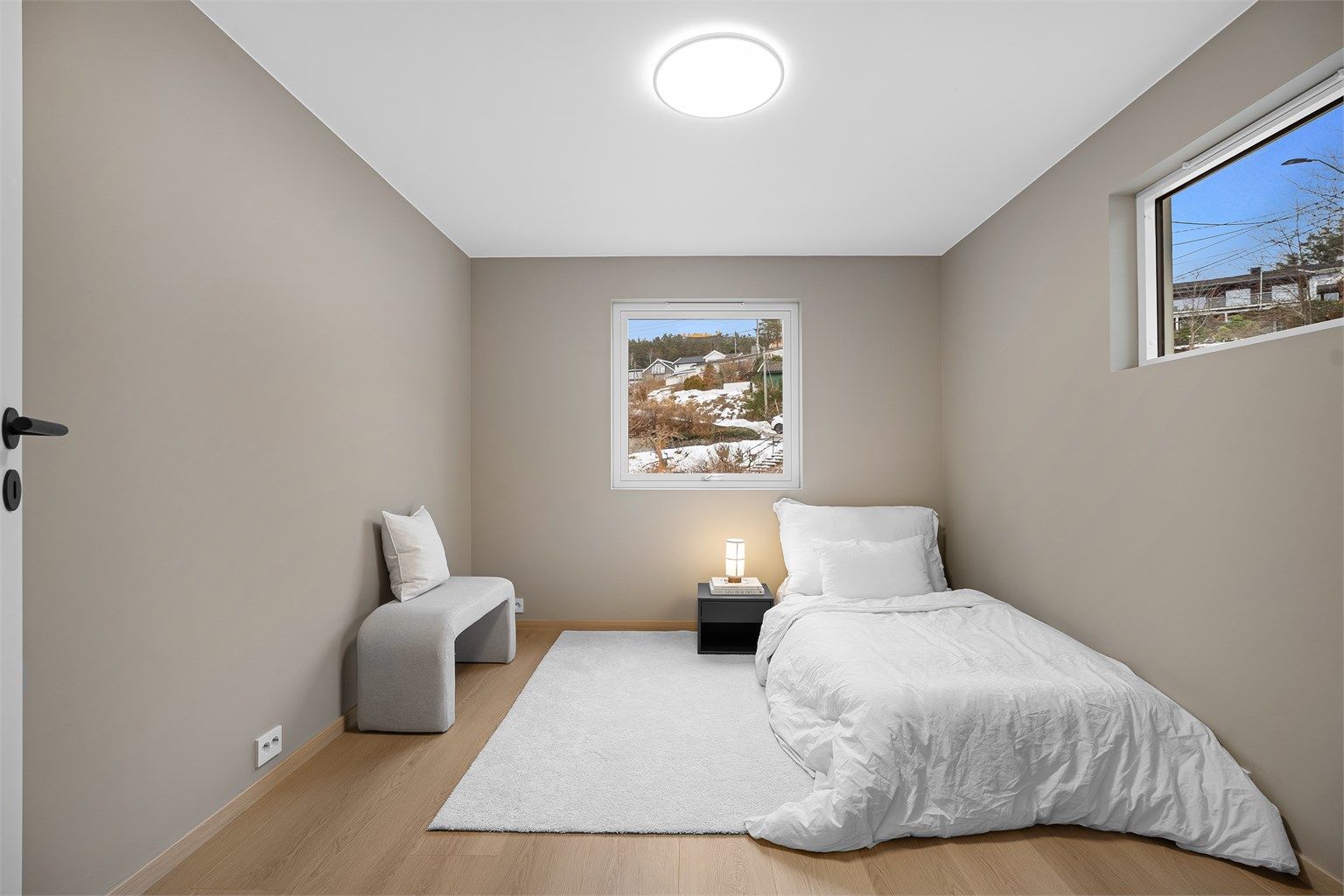 Soverom 3- Plass til seng og div. møblement.