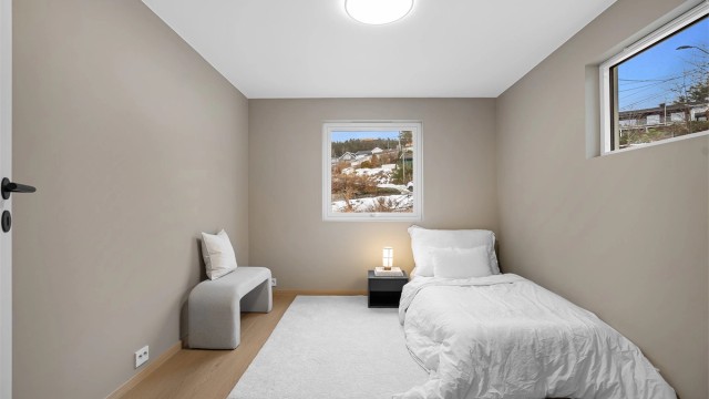 Soverom 3- Plass til seng og div. møblement.