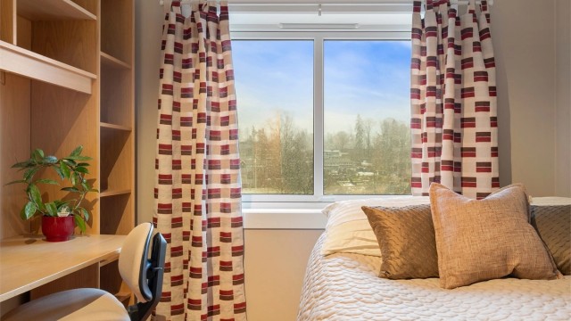 Også her er vinduet nytt fra 2021, noe som sikrer god isolasjon og et behagelig inneklima.