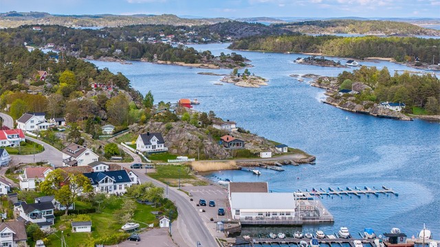Denne flotte eiendommen ligger idyllisk til på Tjøme, ved attraktive Røssesundet – et av landets mest ettertraktede steder