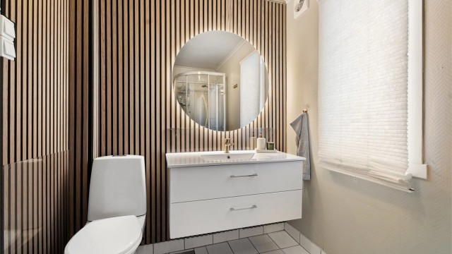 Fra gangen kommer du inn til badet