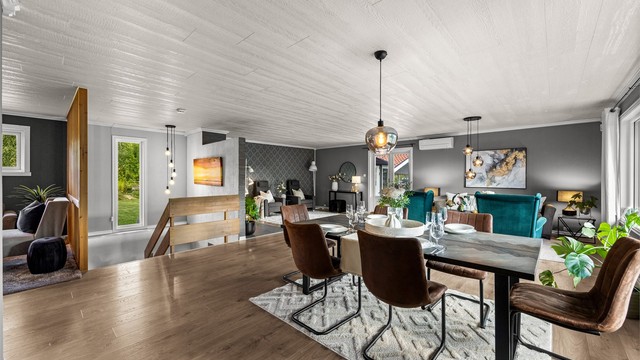 God plass til en stor spisestue for sosiale sammenkomster.
