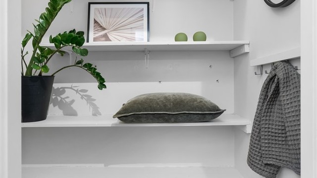 Praktisk innvendig bod med god plass for oppbevaring.