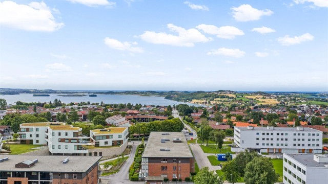 Gangavstand til Madlavoll skole (ca. 3 min) og Madlavoll barnehage (ca. 1 min).