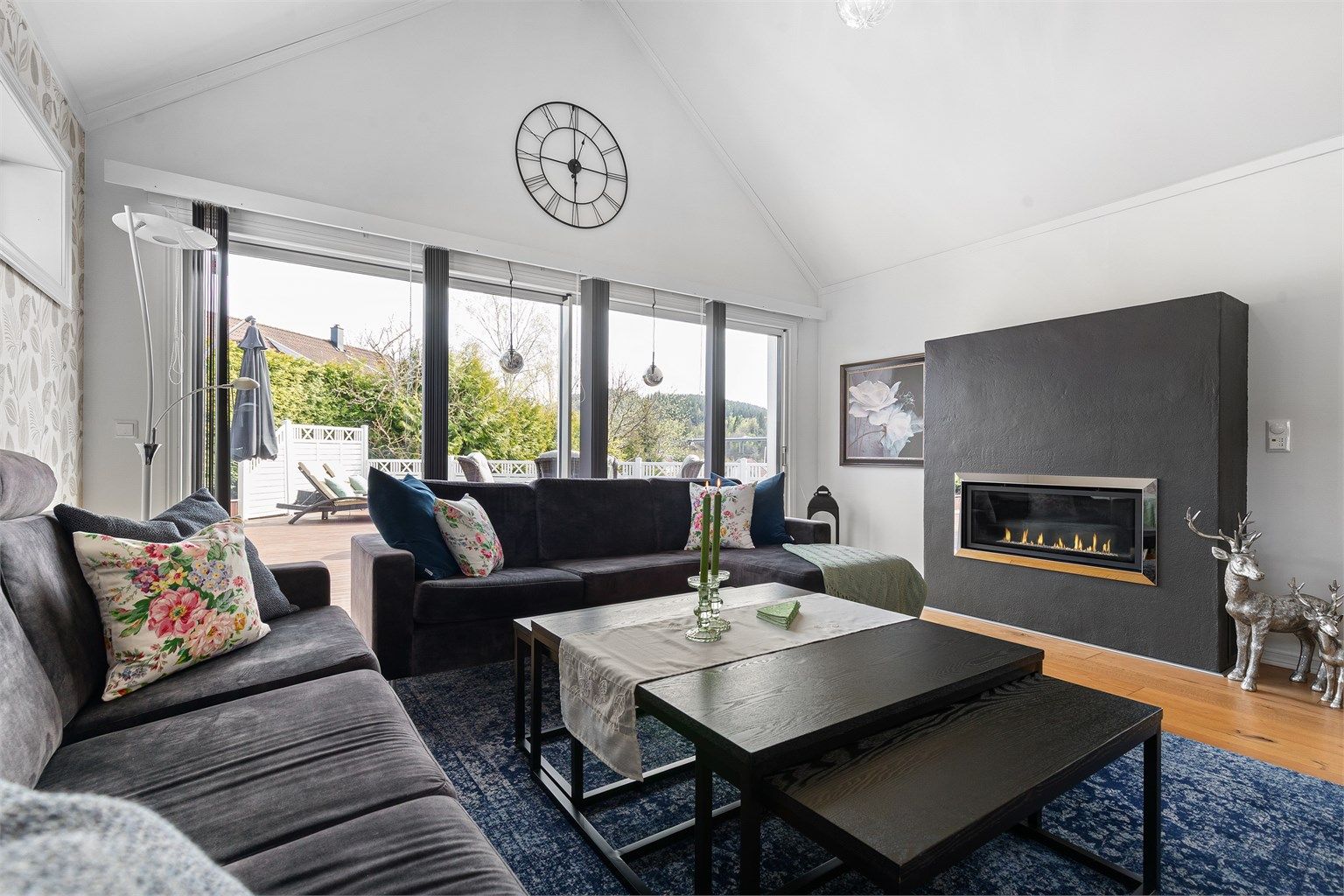 Herlig stemning med flott gasspeis - God takhøyde setter absolutt sitt preg på stemningen 