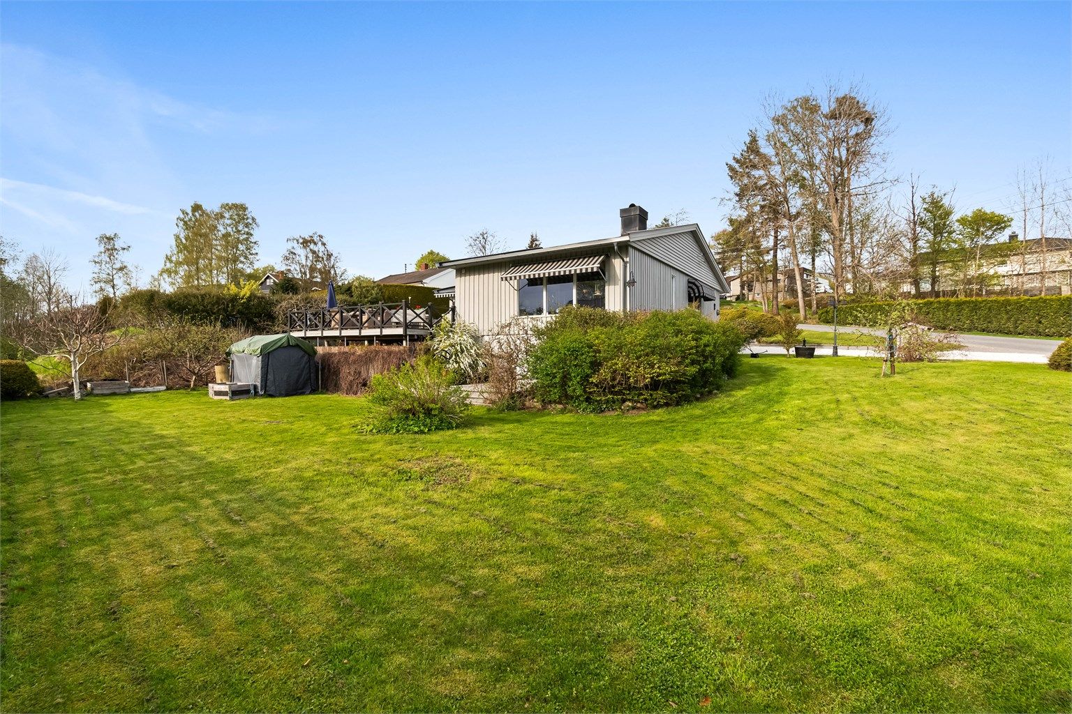 Stor, festet tomt på 1.156 kvm.