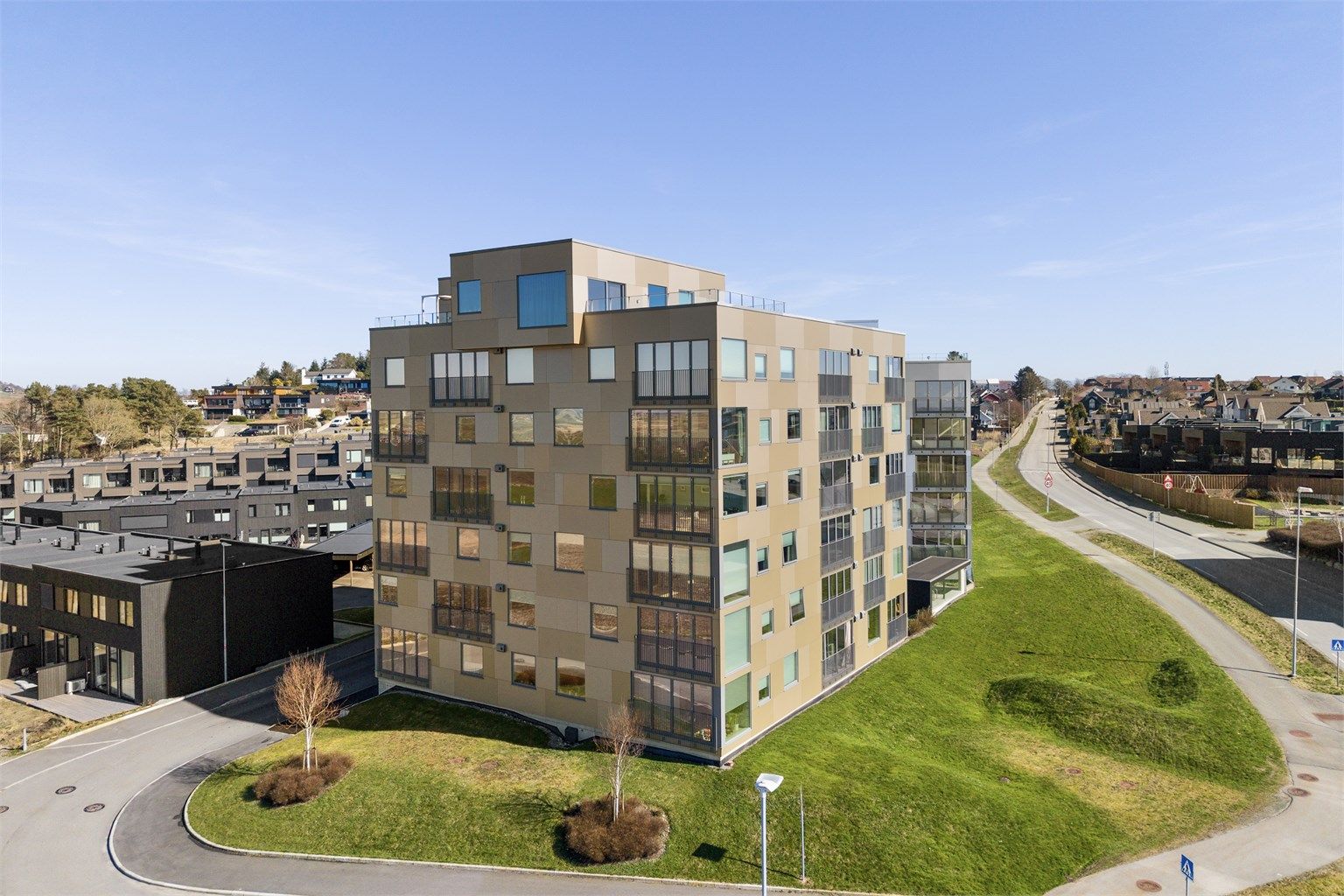 Velkommen til en lekker leilighet i Valen 1. En nydelig, solrik leilighet  i 4. etasje.