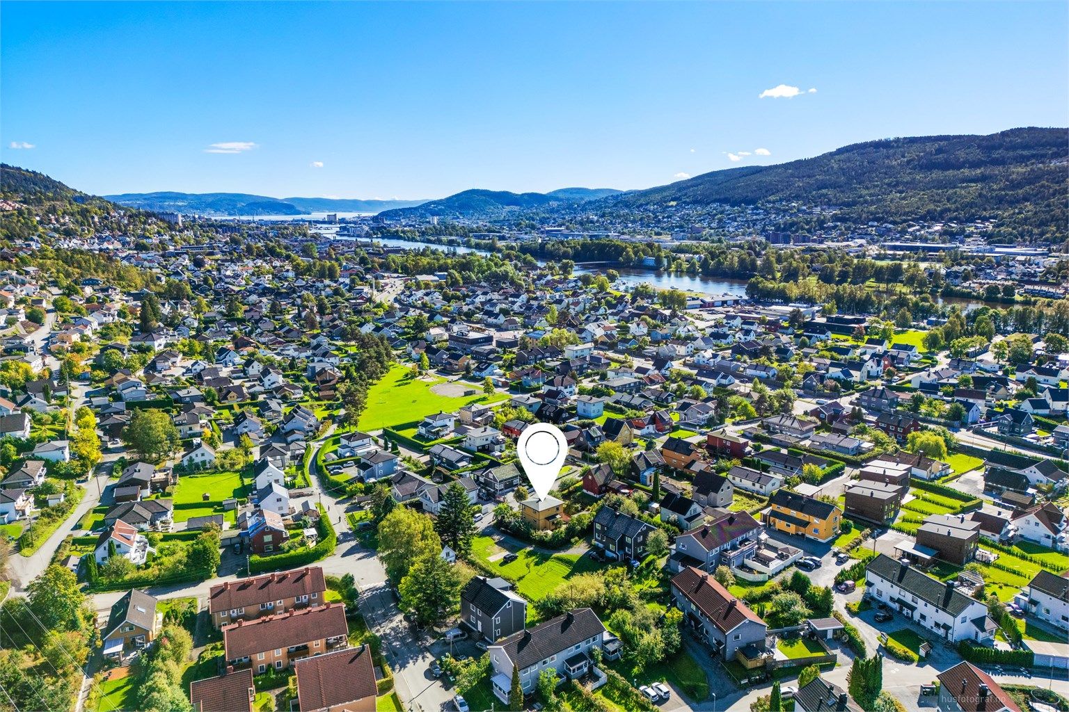 Under 1 km til barnehager og barneskole med tilhørende idrettsanlegg