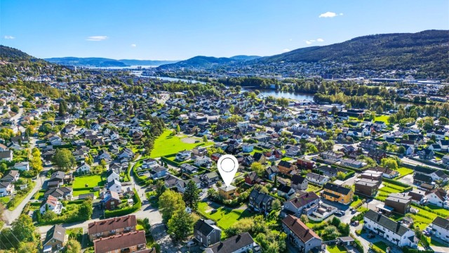 Under 1 km til barnehager og barneskole med tilhørende idrettsanlegg