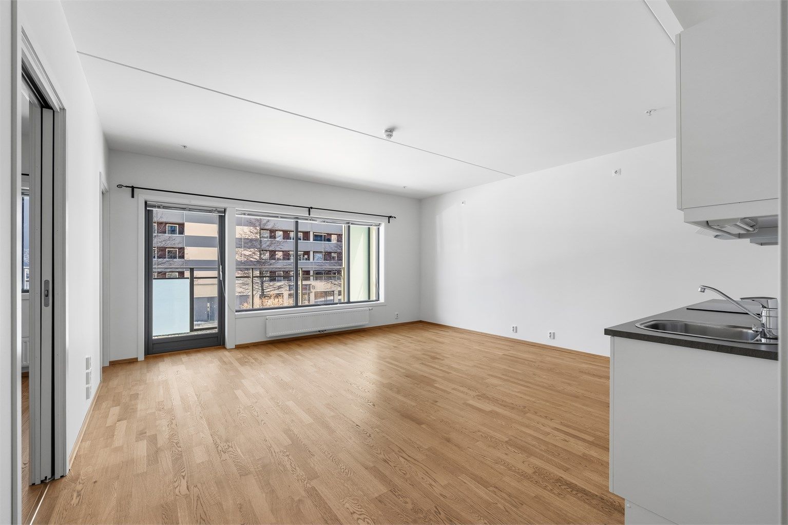 En lys og vedlikeholdt 2-roms leilighet med praktisk planløsning.